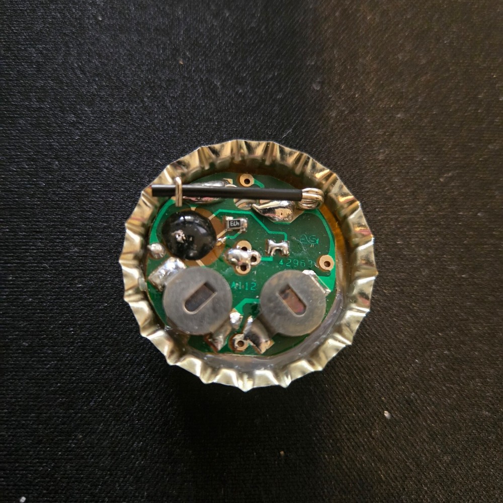 Vintage Budweiser Flashing Blinking LIGHT UP BOTTLE CAP