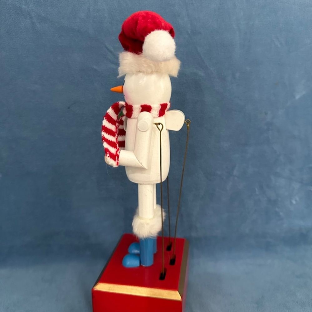 Noel Snowman Musical Nutcracker , music box.