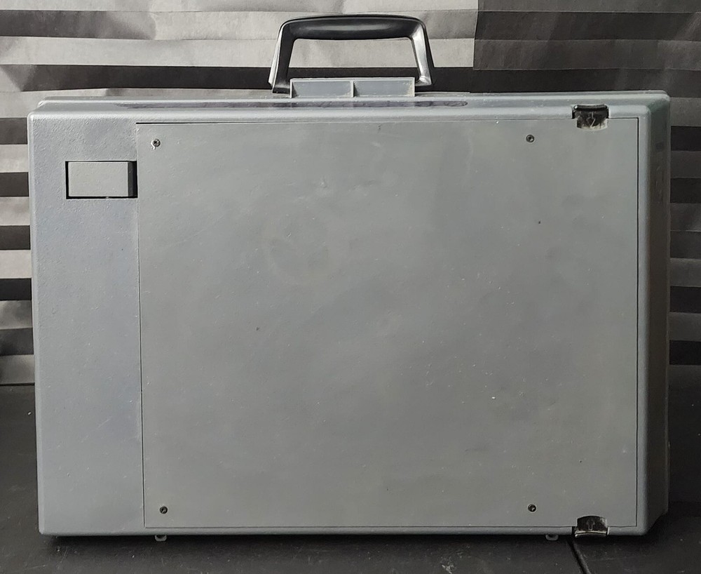 3M Visual Systems 2000 AG Portable Overhead Transparency Projector