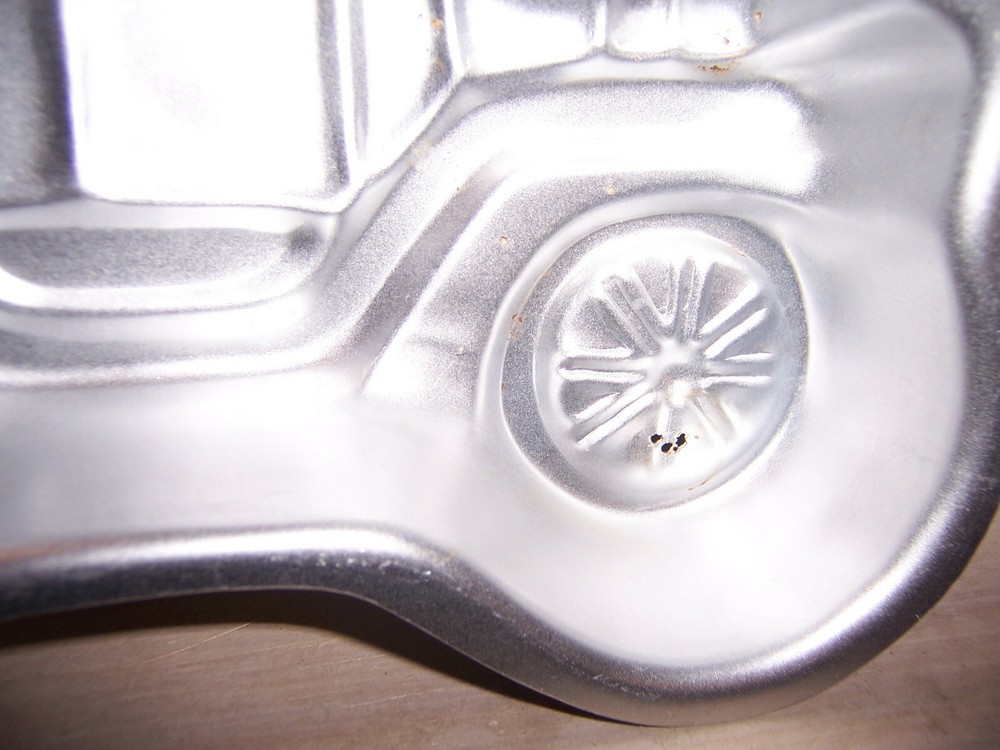 Wilton Antique Car Cake Pan