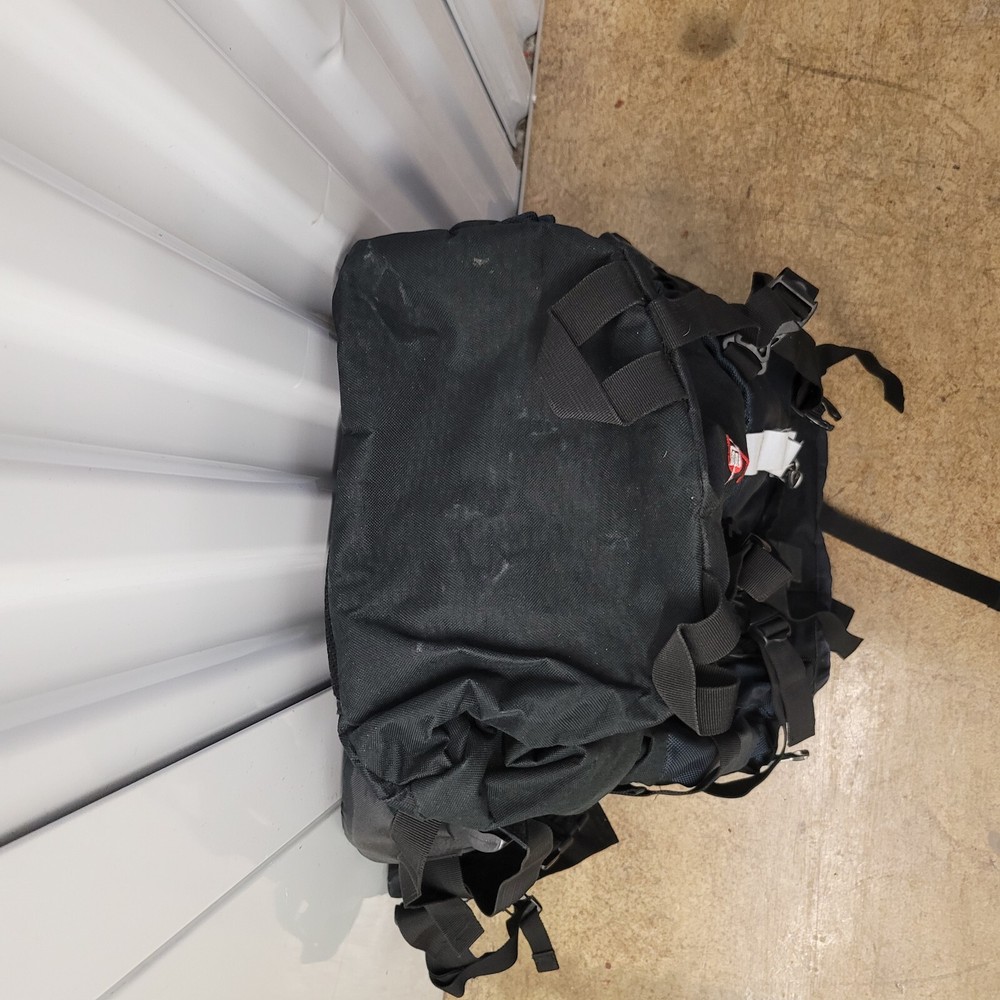 Passenger Backpack Black Crete 105 Internal Frame Chest Hip Straps