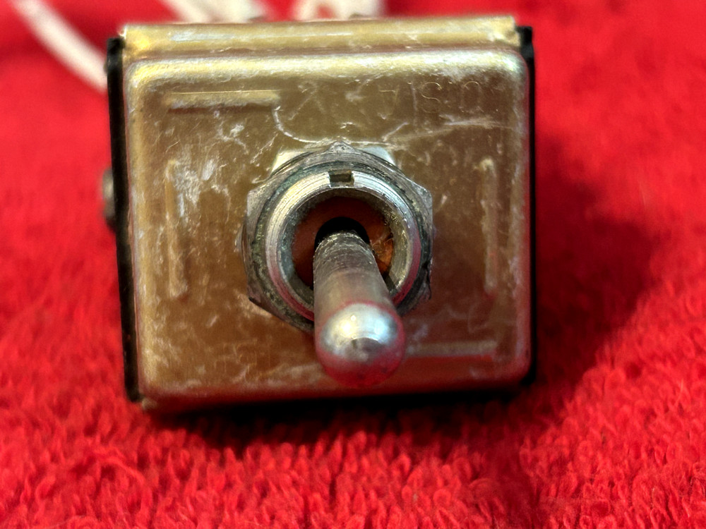 AIRCRAFT MS 25068-23 TOGGLE SWITCH