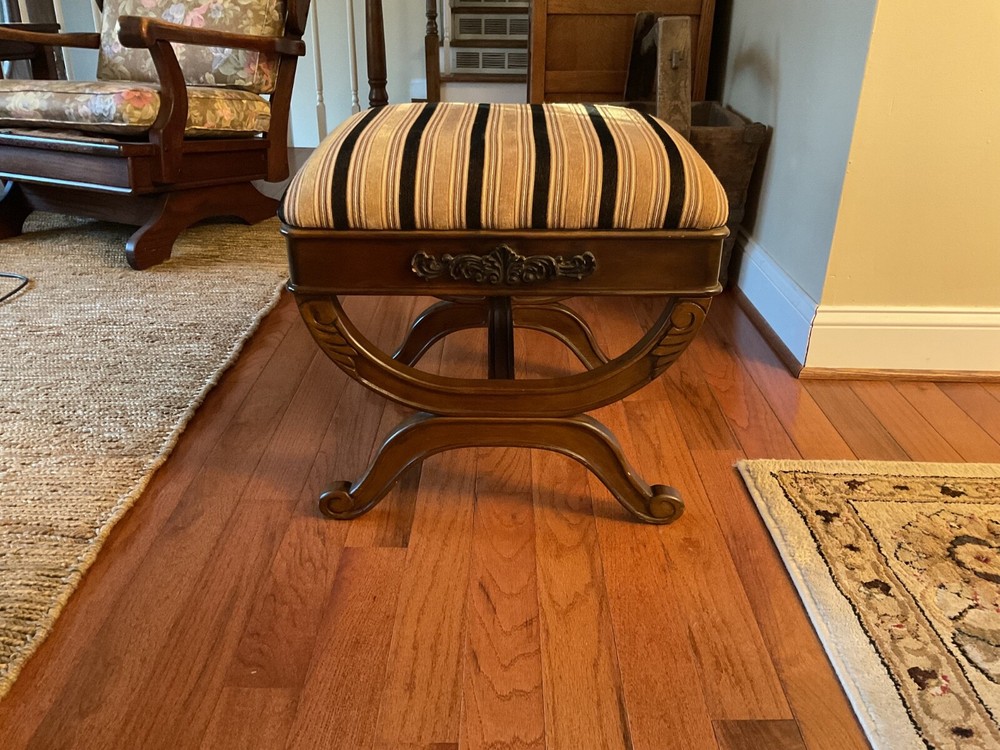 VTG Regency Style Carved Upholstered Bench Entryway Bench