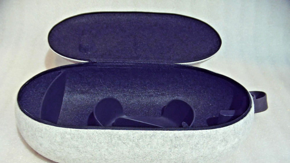 Official Meta Quest 2 Carrying Case - Grey - Fits Original Strap - Clean