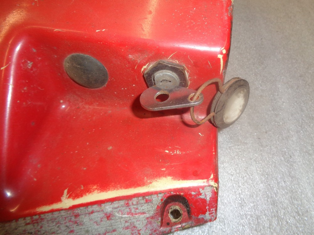 INTERNATIONAL 584. INSTRUMENT PANEL RIGHT SIDE. WITH IGNITION SWITCH.