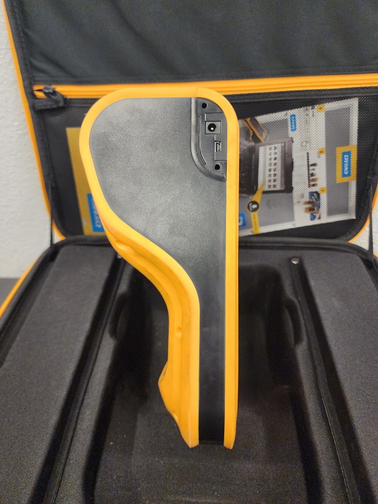 Dymo XTL 500 Label Maker bundle W/Case, Charger Owners Manual.