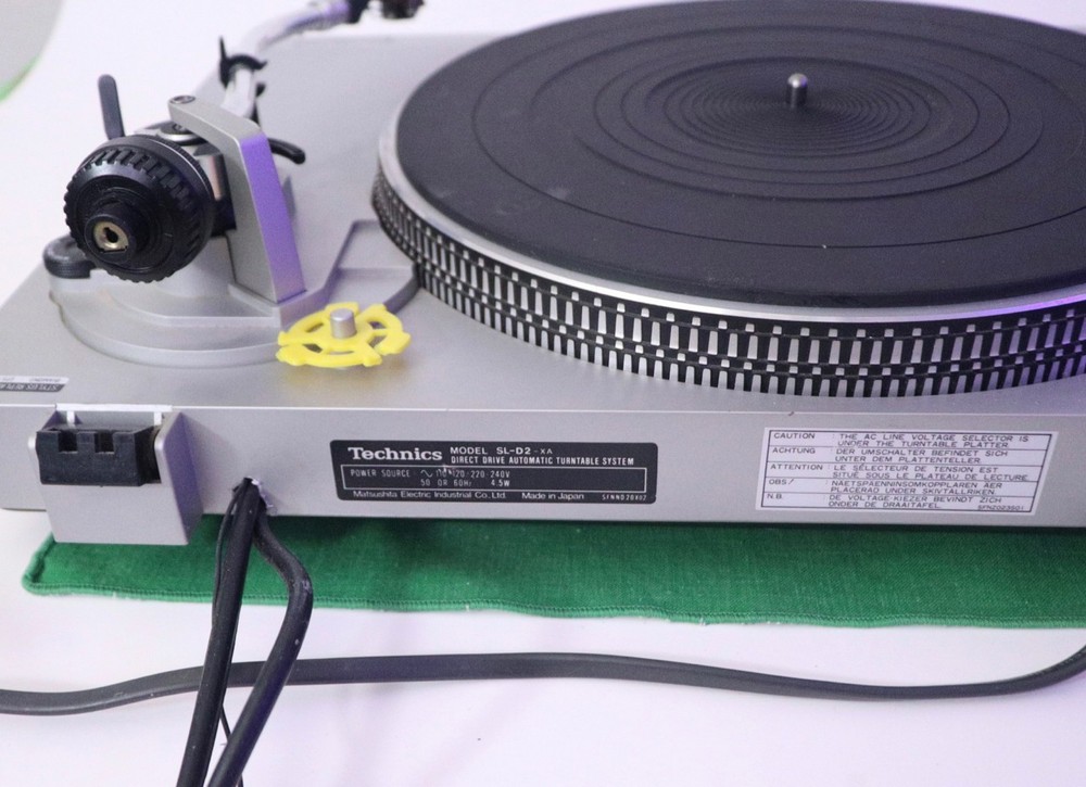 Technics SL-D2 Direct Drive Turntable - Works