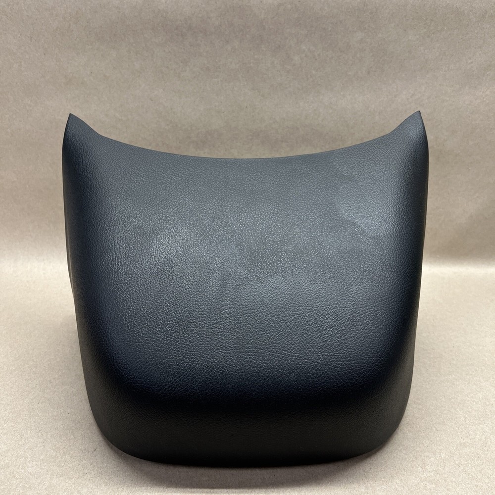 MB Metris front cup holder housing