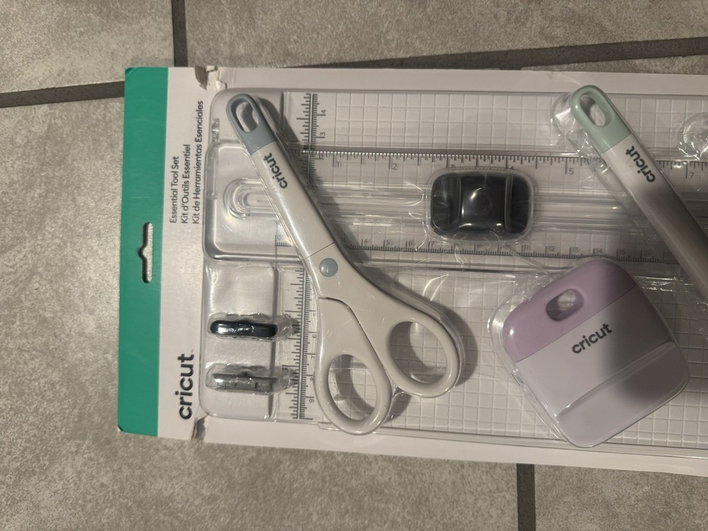 Cricut Essential Tool Set 9 pc