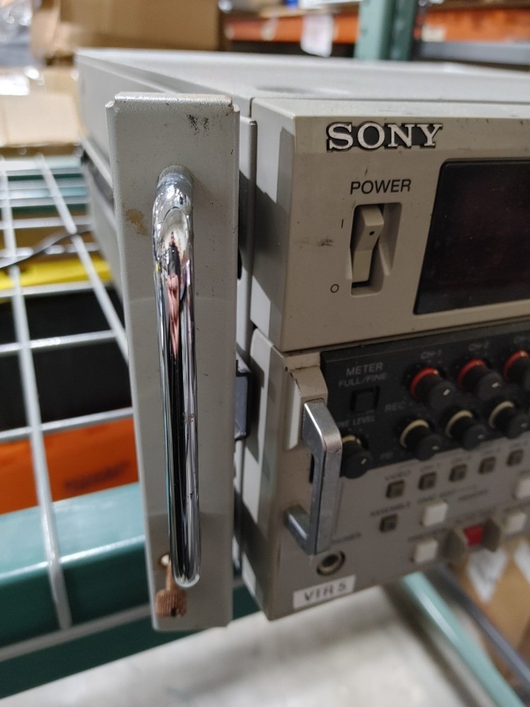 SONY DSR-2000 DVCAM Digital Videocassette Recorder