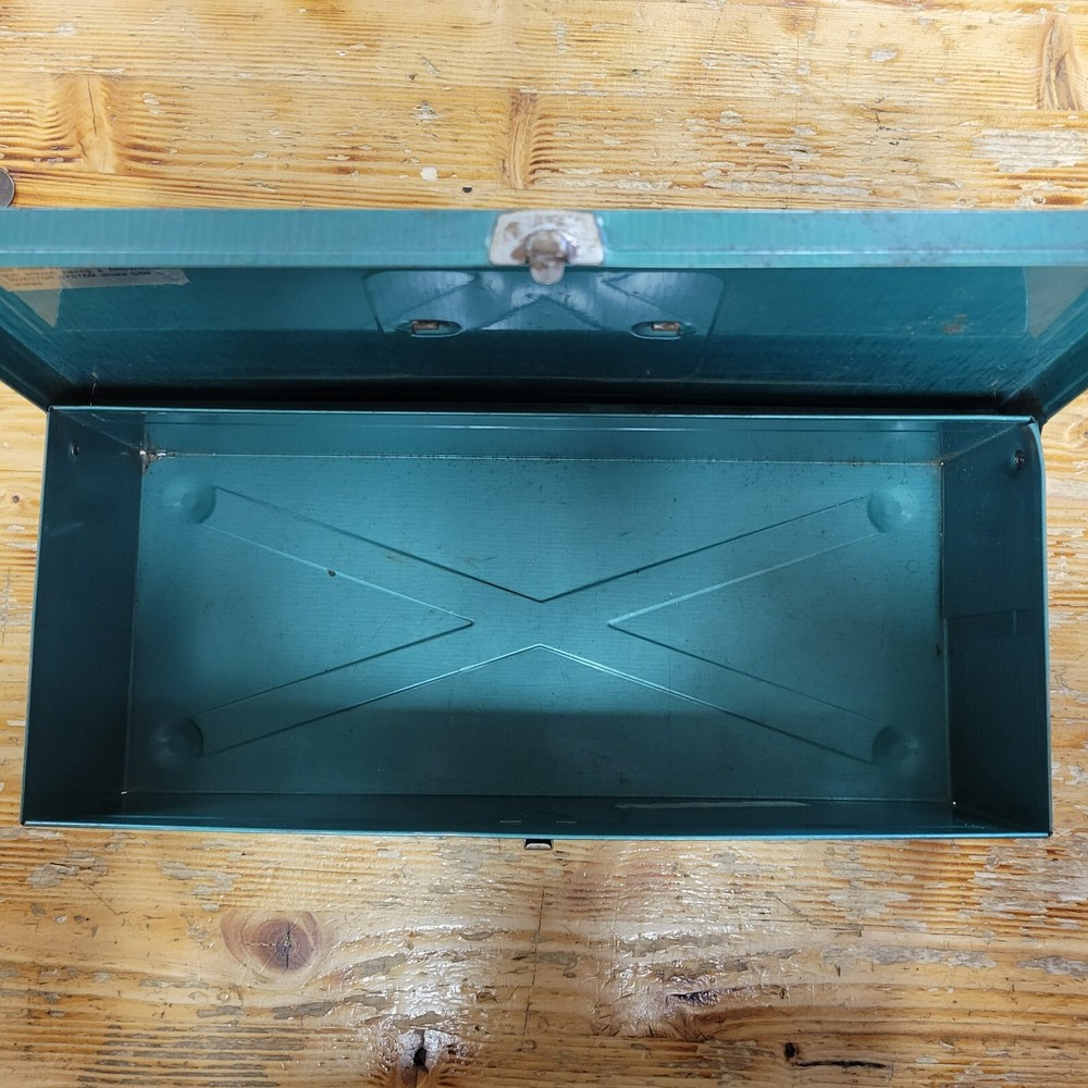 Lawrence Metal Tackle Box Green