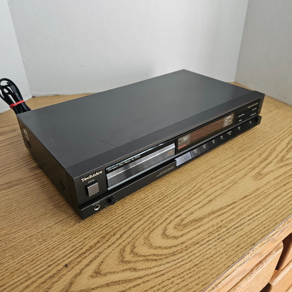 RETRO (1987) Technics SL-P220 CD Player No Remote