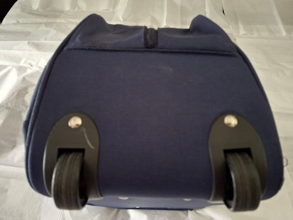 Jumping Beans Roller With Pull Out Handle Luggage Bowling Bag Zipper Closure