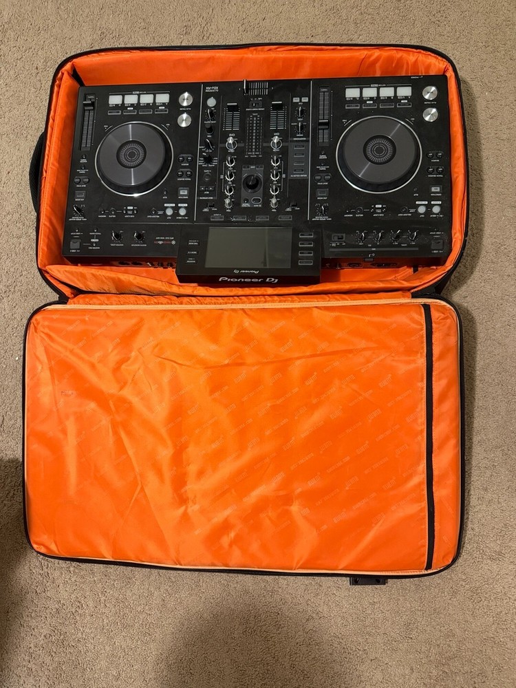 Pioneer XDJ-RX Digital DJ Controller with bag