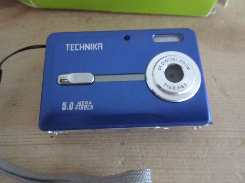 Technika (for Tesco) JA550KB 5.0MP Compact Digital Camera Blue - Boxed - Working