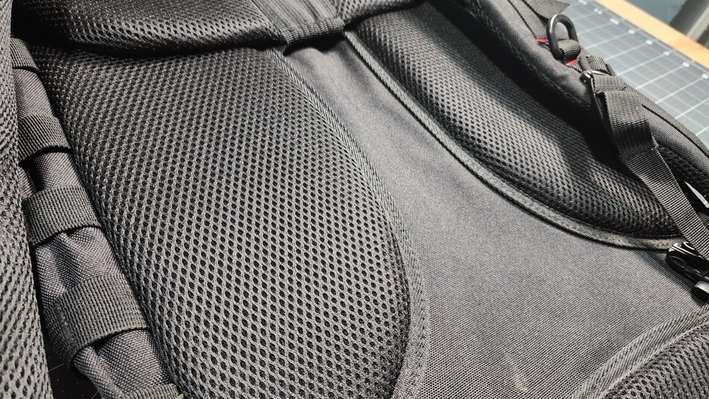 3V Gear Backpack Soverign 50 L Redline Backpack - EUC