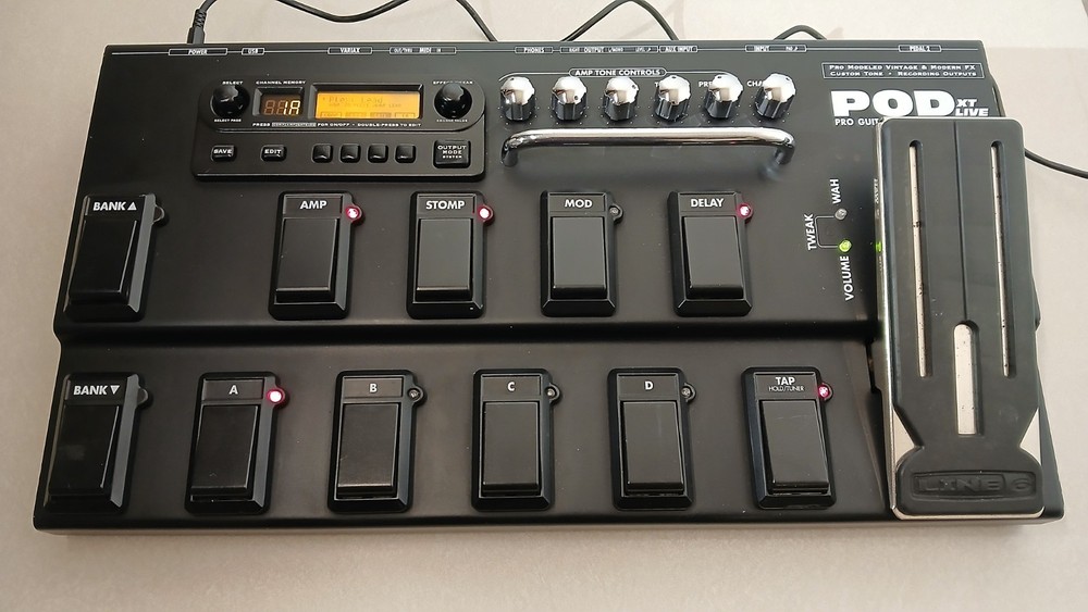 LINE 6 POD XT Live Guitar Multi-Effects