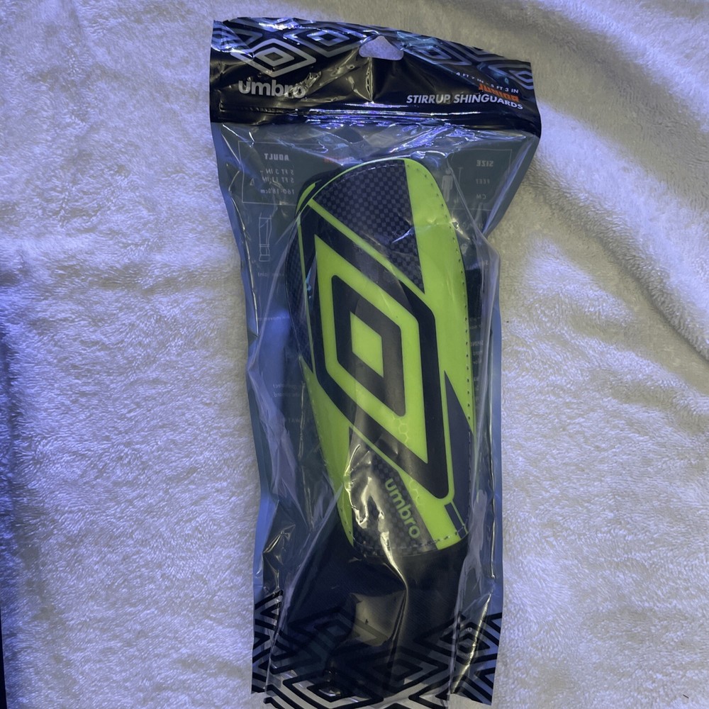 Umbro Junior Stirrup Soccer Shinguards 4' 7"- 5' 3"