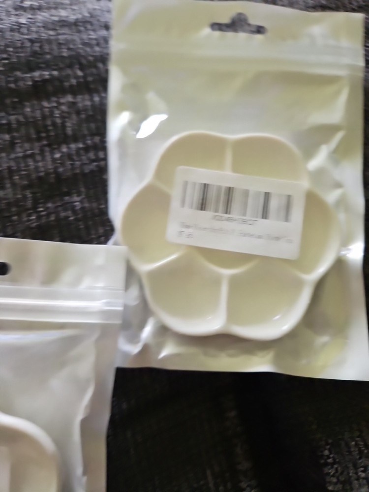 New White Small Paint Holder Mixer 2 Pack A6