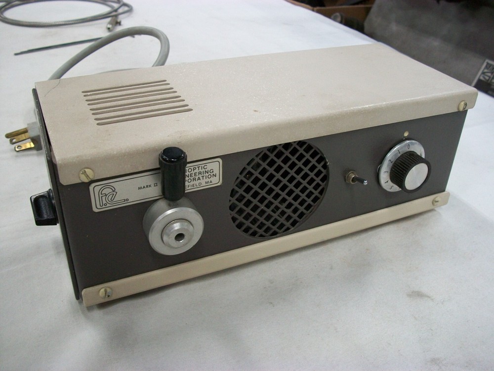 FIBER OPTIC LIGHT SOURCE