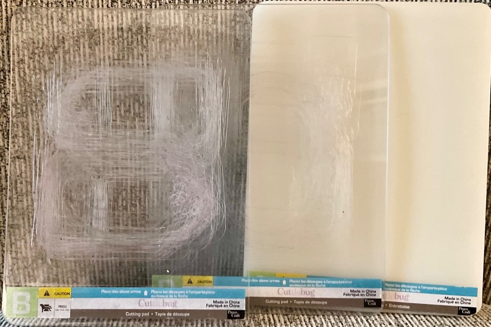 CUTTLEBUG Machine & Lot Of Sizzix & More Embossing Folders