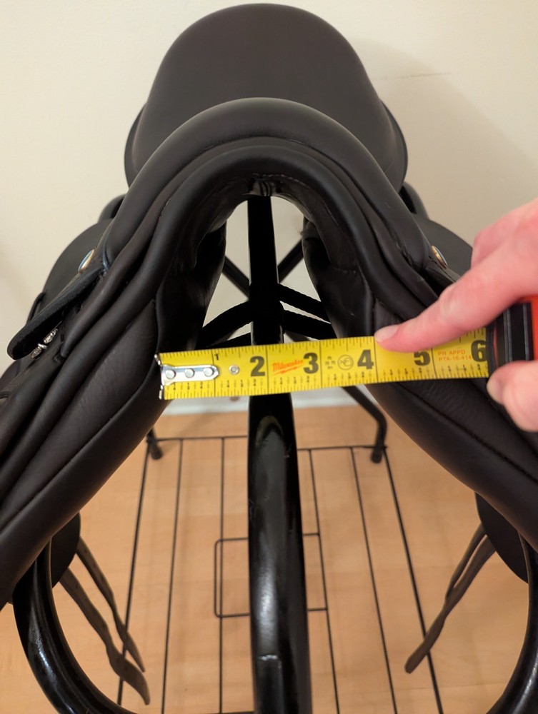 17.5" 2023 County Xcelerator Jump Saddle, N Tree - wool flocked