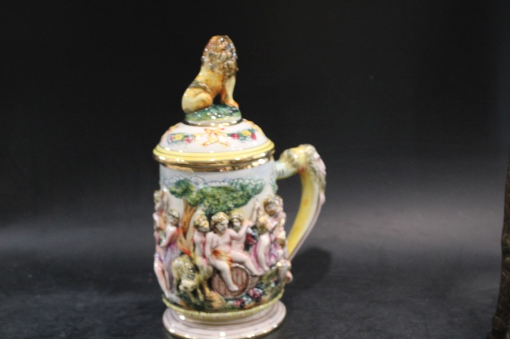 Capodimonte Tankard With Lion 10"