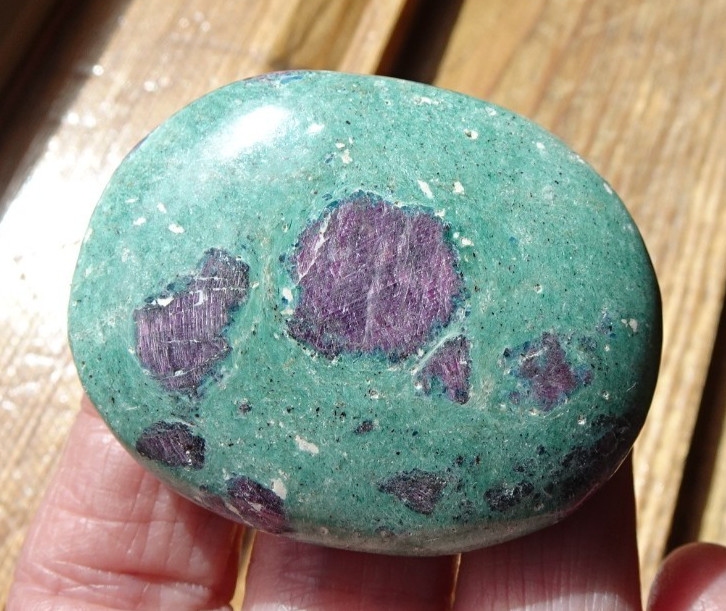 Ruby Fuchsite Palmstone - India sc1011
