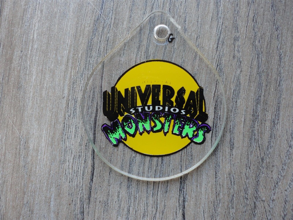 Creature Black Lagoon Pinball Machine  Universal Studio Keychain