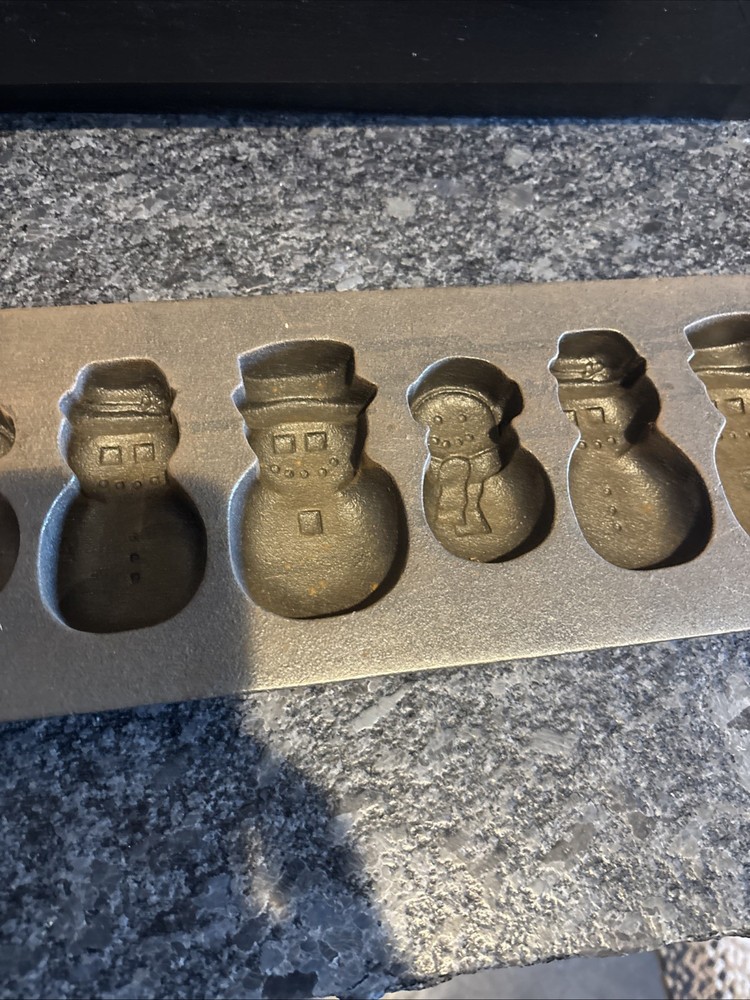 Cast Iron Snowmen Baking Pan