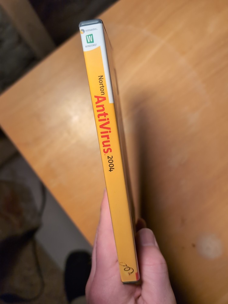 norton antivirus 2004 in original Case- New