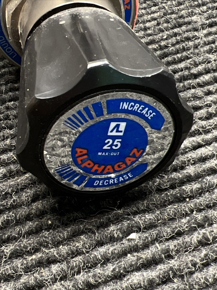Used Alphagaz 2621 Compressed Gas Regulator