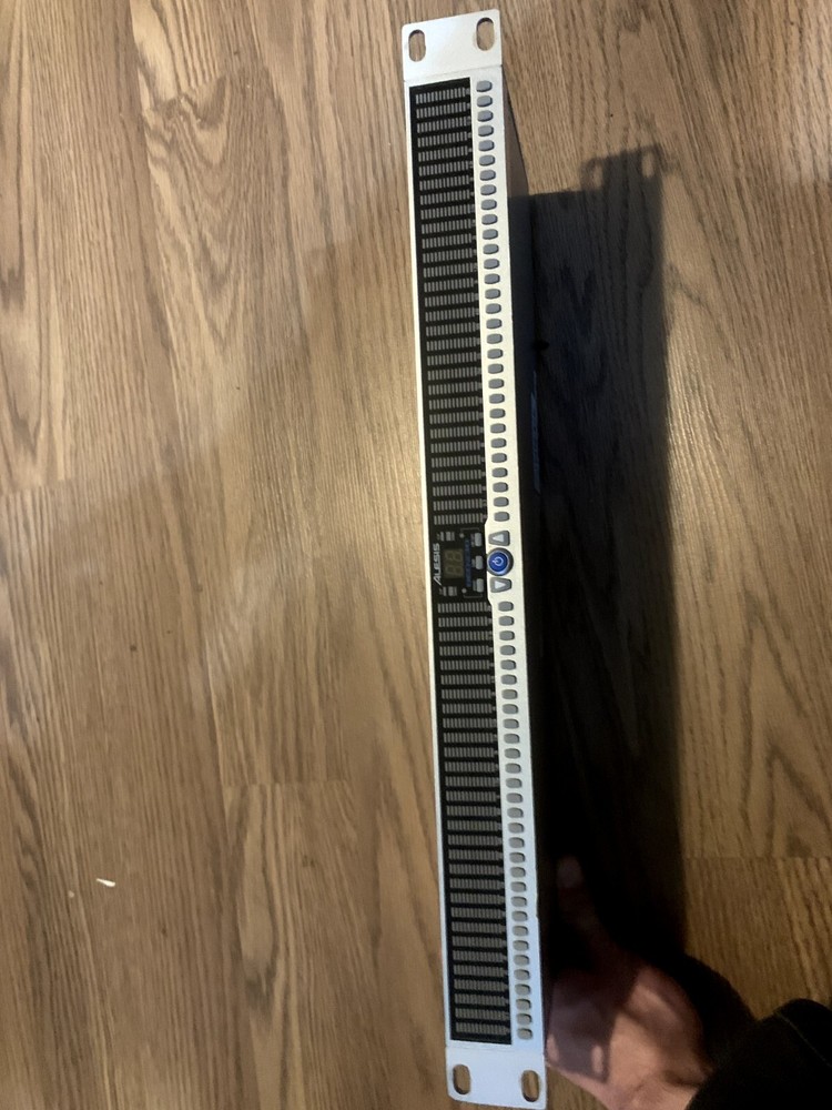 ALESIS Studio Electronics  DEQ230 Digital Equalizer