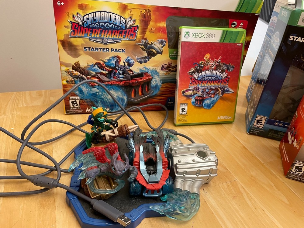 XBox 360 player with kinect sensor bar, 4 complete starter pack sets, PLUS