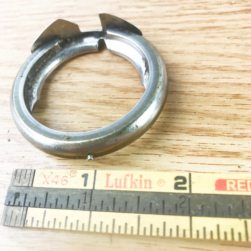 VINTAGE SINGER 5102 Sewing Machine BOBBIN CASE HOOK ASSEMBLY Original