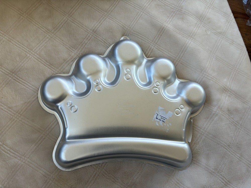 Wilton Crown Cake Pan 2105-1015 With Insert
