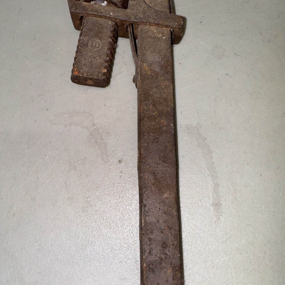 Vintage Unmarked 18" Pipe Wrench