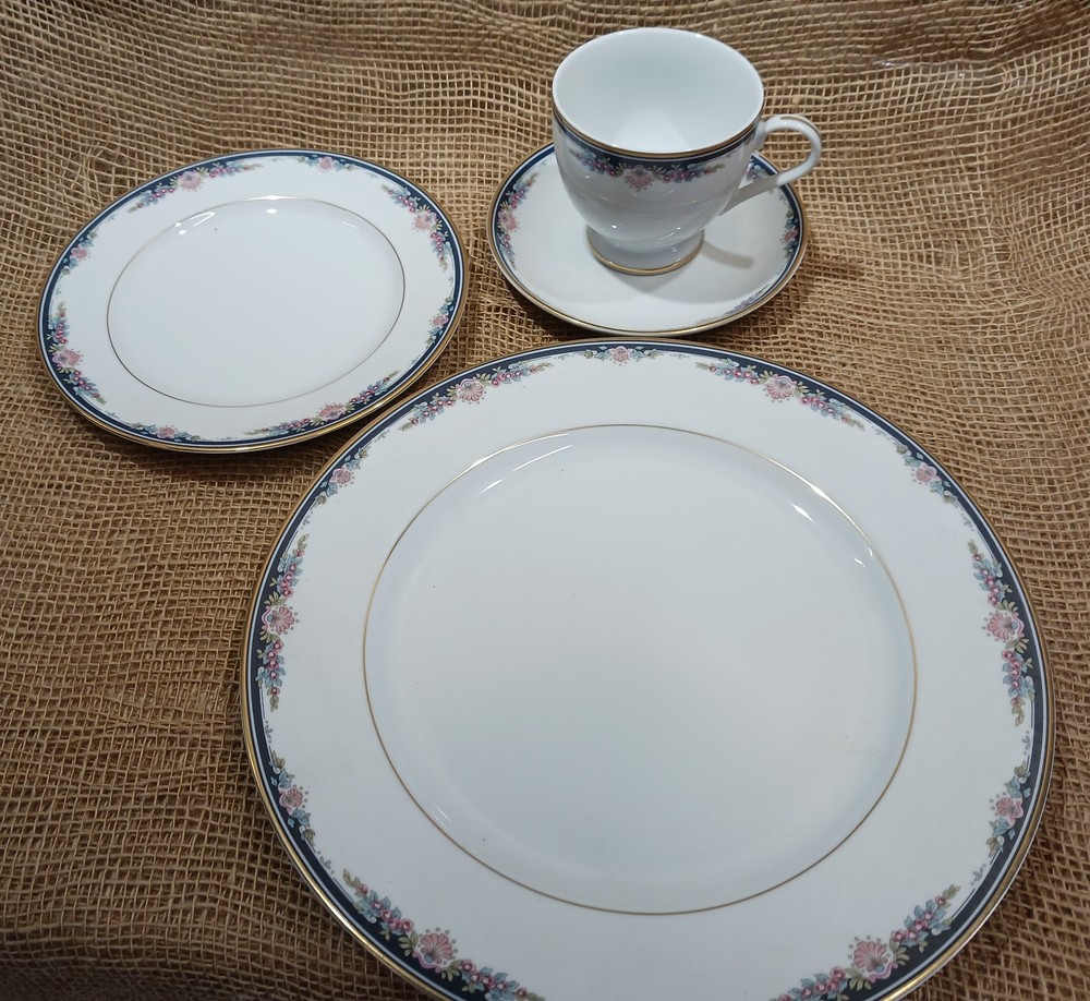 Gorham CHANTILLY 4-pc bone china place setting; NWT
