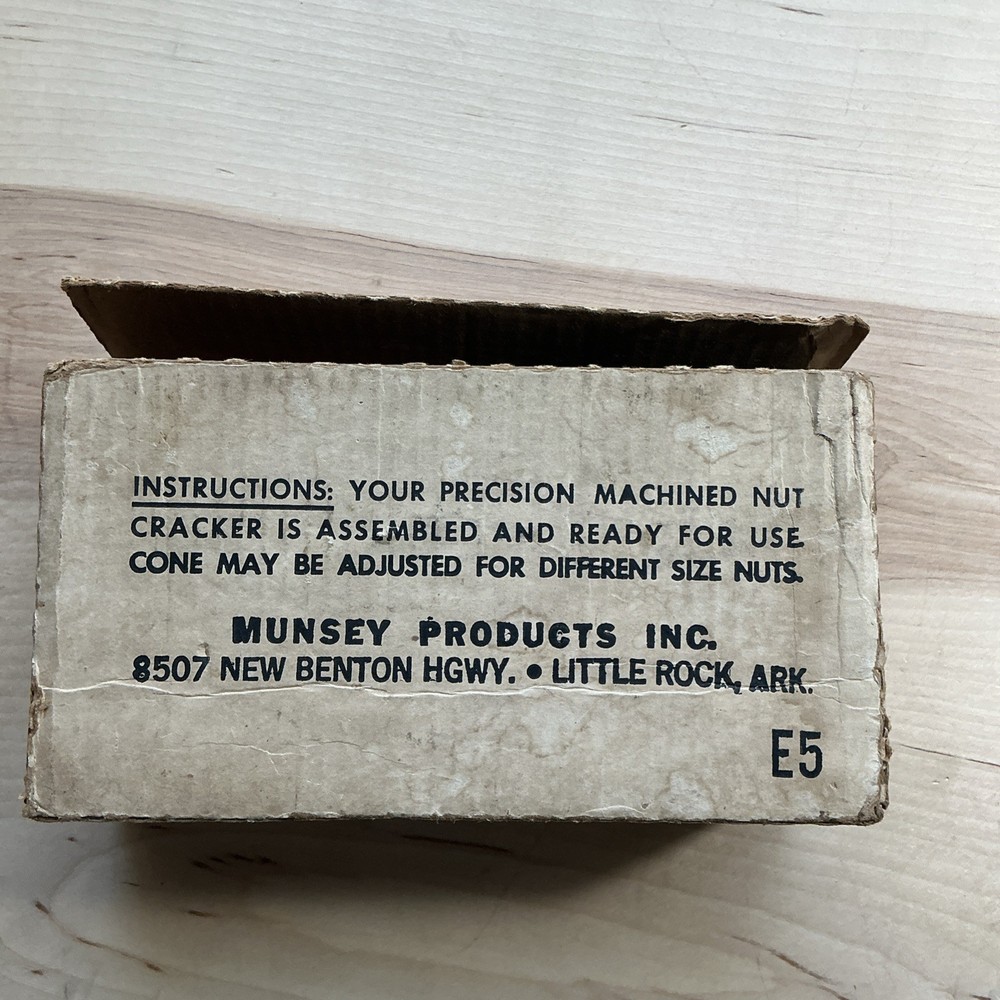 Vintage Gem Dandy Nut Cracker Vantage Nutcracker w/ Original Box