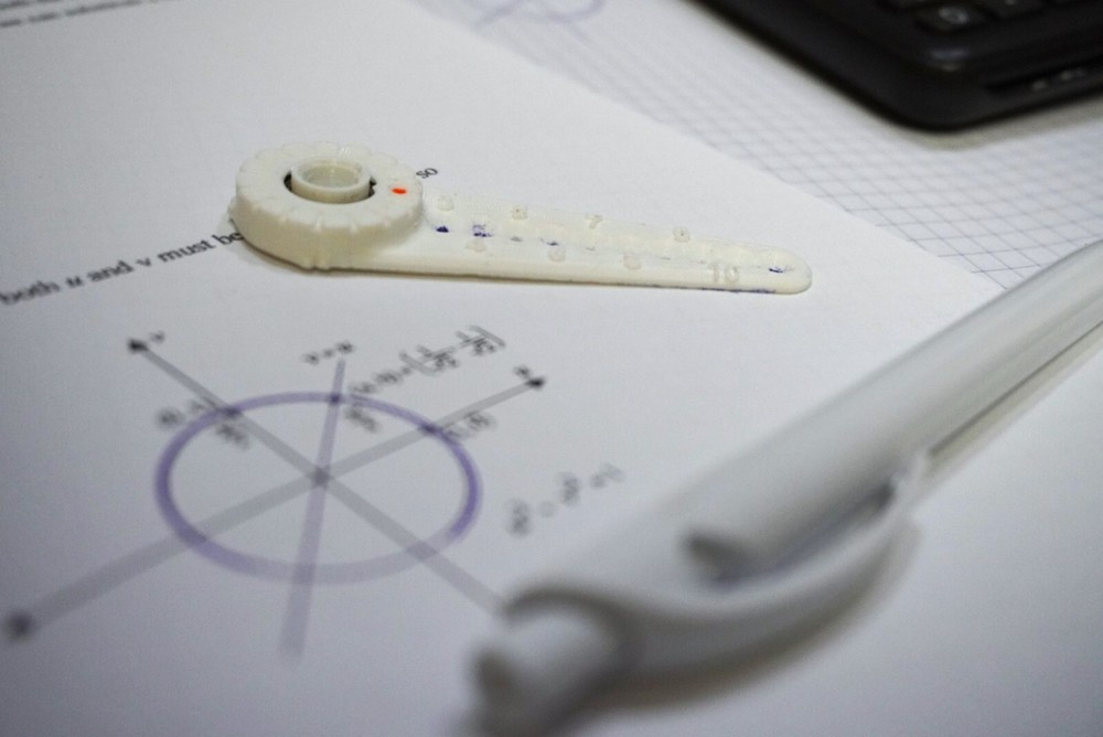 EZCircle- quick and easy compasses for students and engineers