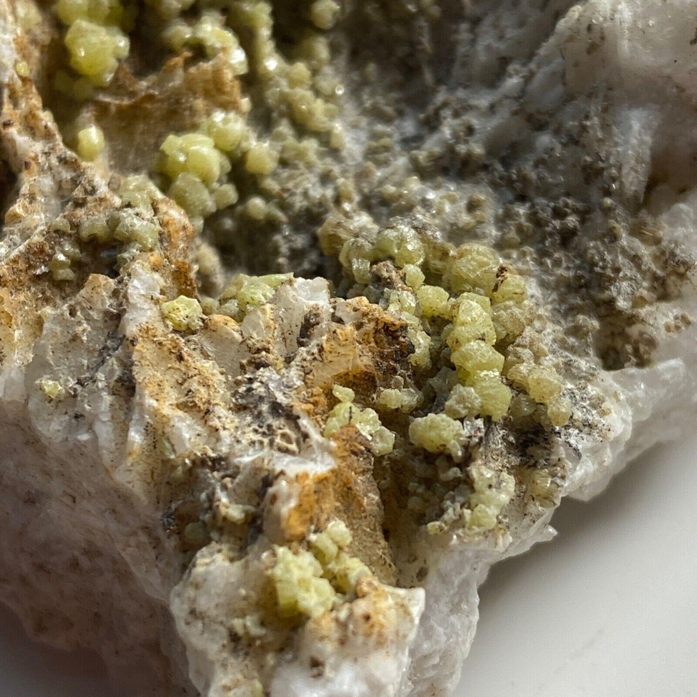 PYROMORPHITE ON SOLID QUARTZ FROM ROUGHTON GILL MINE. 66g MF1146