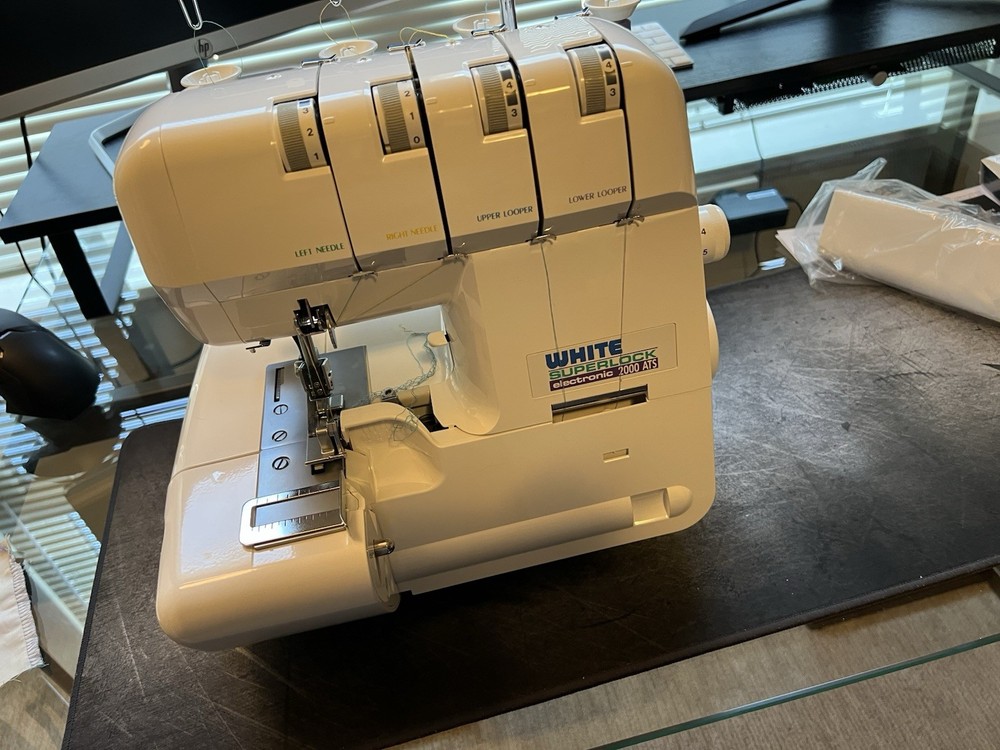 White Superlock Eletronic 2000ATS