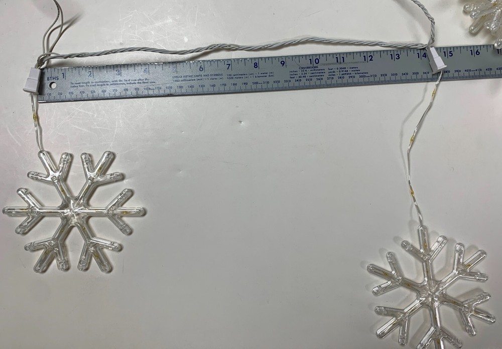 o'o'o . 80 Sparkling LED SNOW FLAKES . Christmas String Lights . Multiple Modes