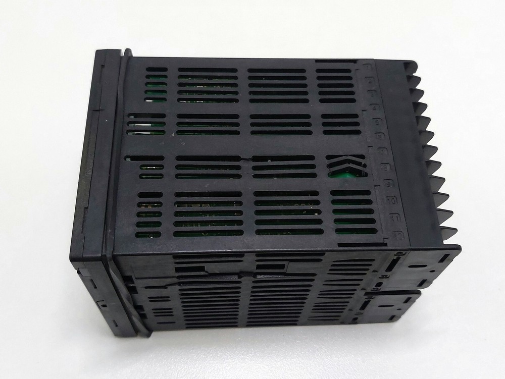 AZBIL SDC46 C46A1A2C0R1300 High Precision Controller