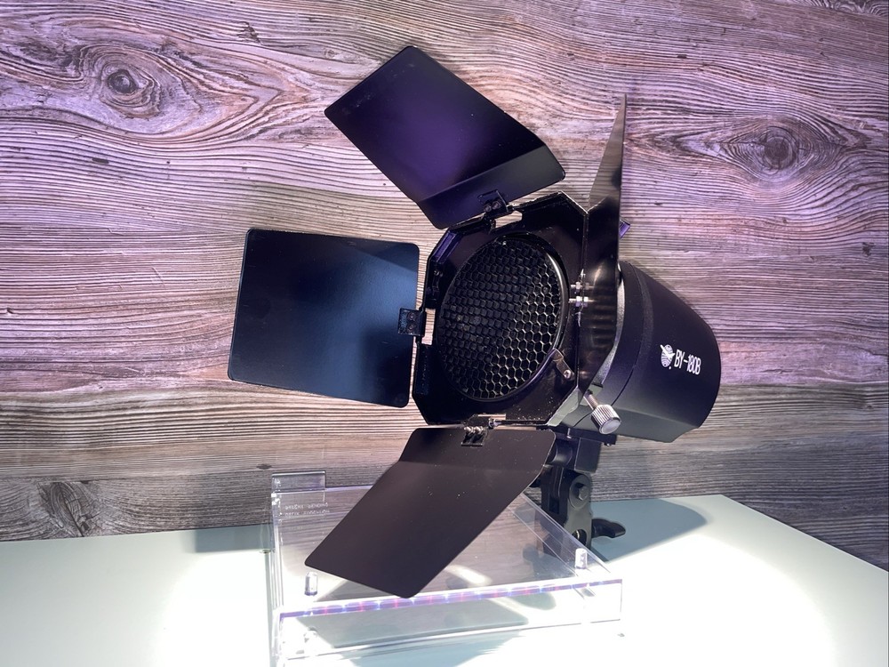 studio spotlight equipped with barn doors Great Find Get It Now Won’t Last!!!!!