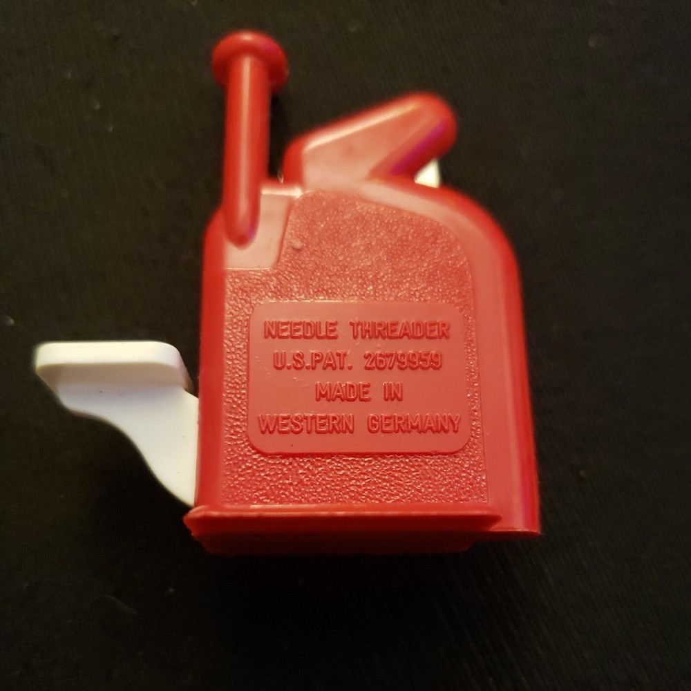 Vintage RED EINFADEL HEXE Plastic Automatic Needle Threader