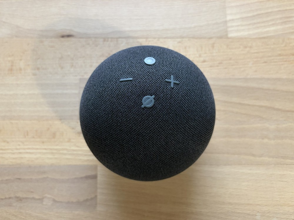 Amazon Echo Dot (4th Generation, Charcoal) w/ Charger [Pre-owned]