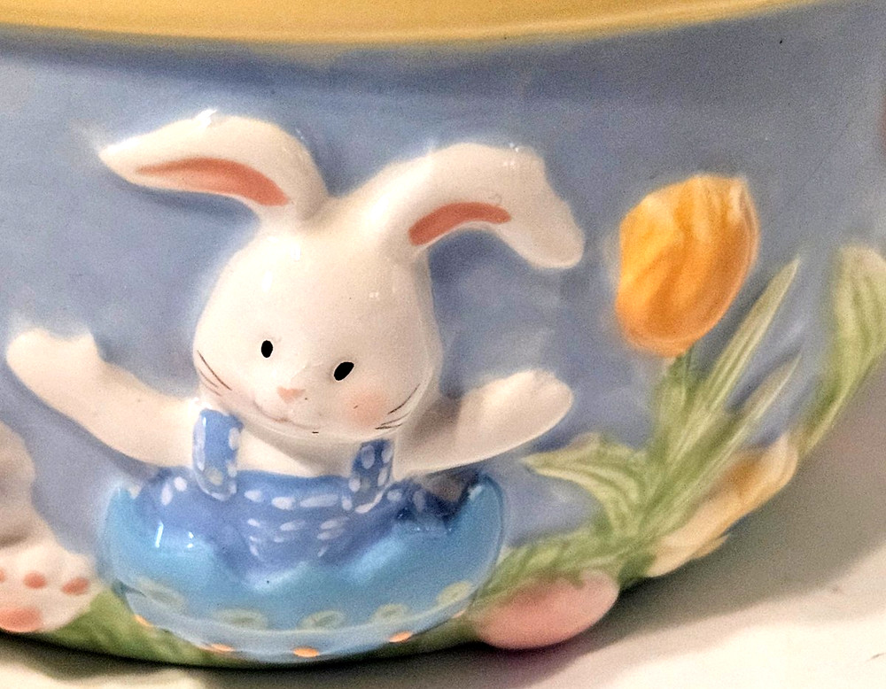 Blossoms & Blooms Ceramic Easter Basket Bowl w/Handle Bunnies & Eggs