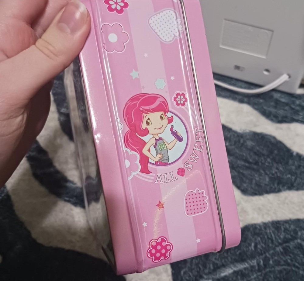 STRAWBERRY SHORTCAKE TIN LUNCH BOX, 2013