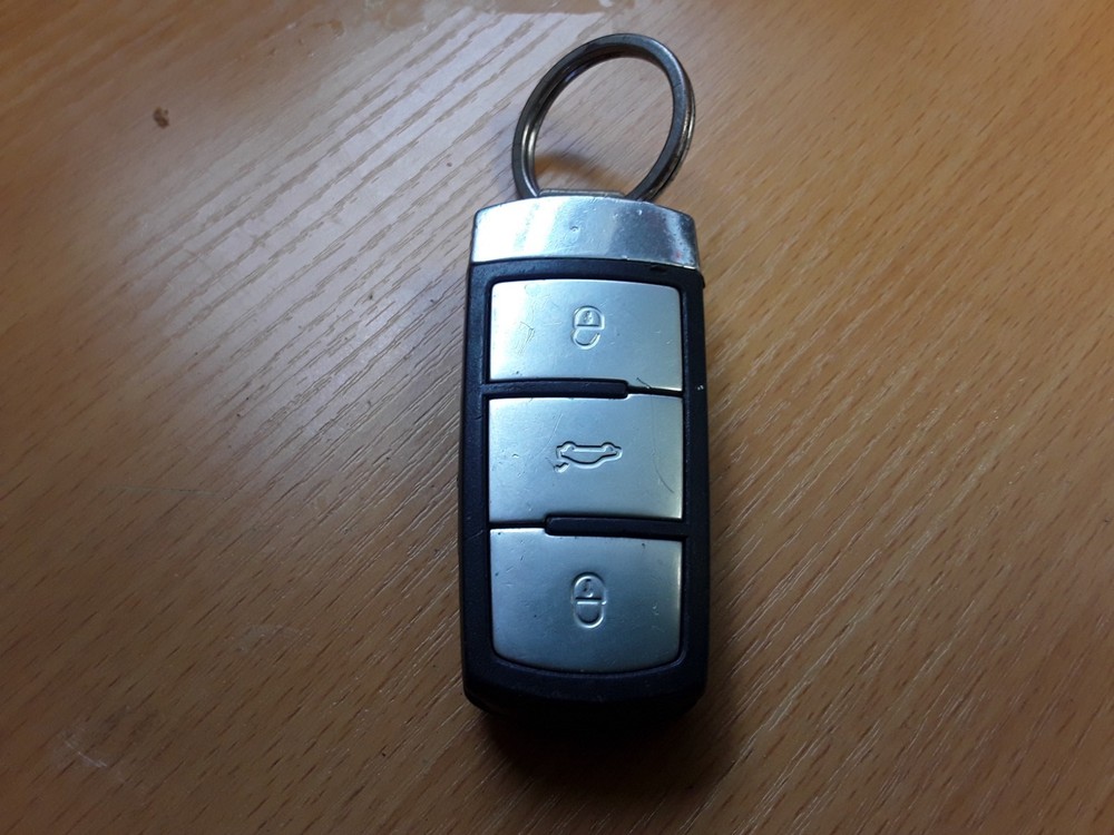 VW 3 Button Flip Key Passat 2012.